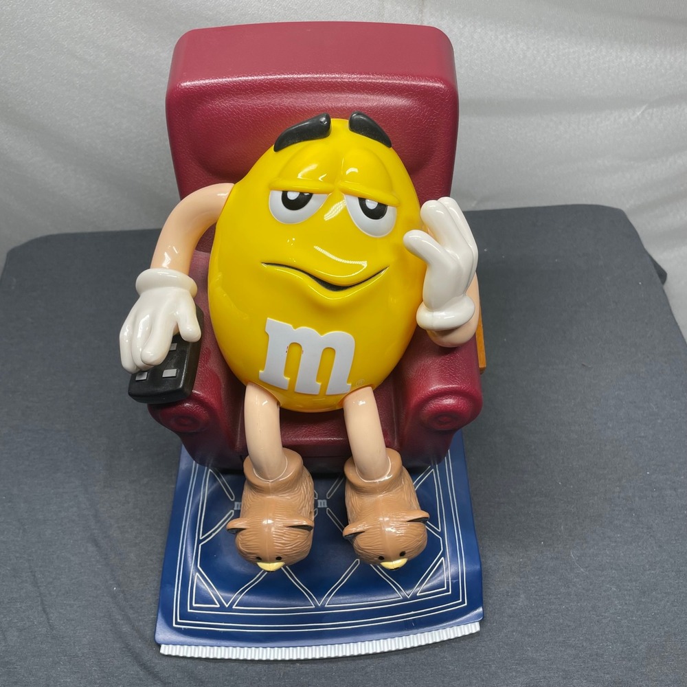 M&M's Yellow Character Candy Dispenser Red Recliner Plastic 1999 Vintage 90s Toy
